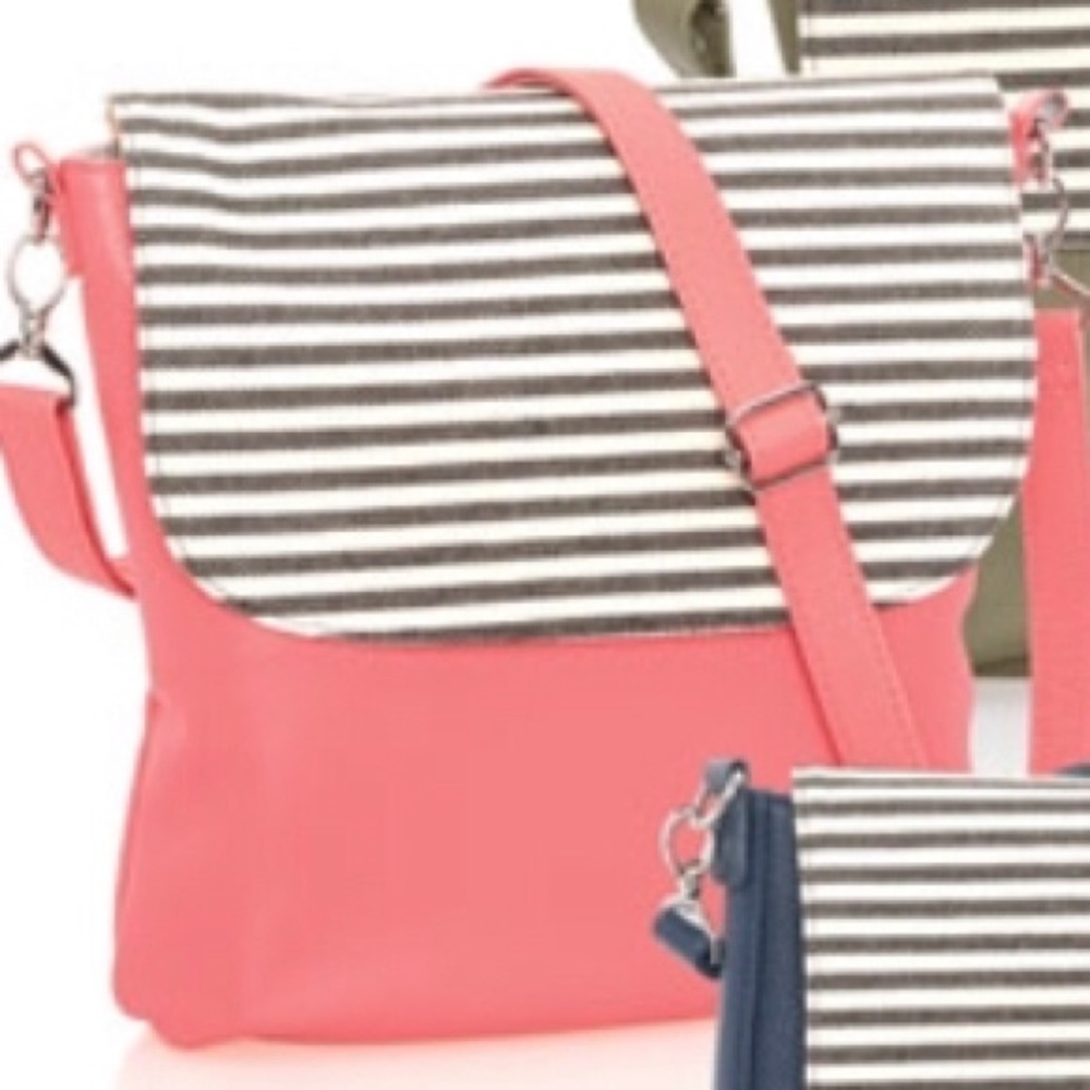 Studio 31 Modern Calypso Coral Pebble Crossbody